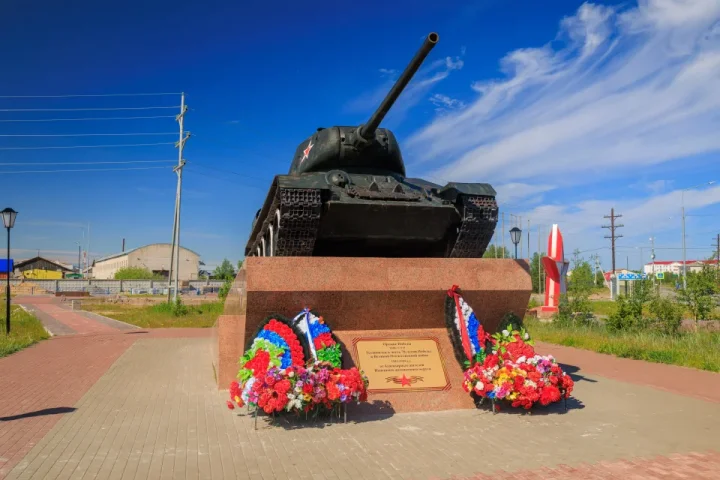 Памятник Т34 Искателей ненецкий АО