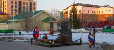 Памятник экипажу буксирного парохода «Комсомолец»