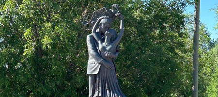 Скульптурная композиция "Любви и верности"