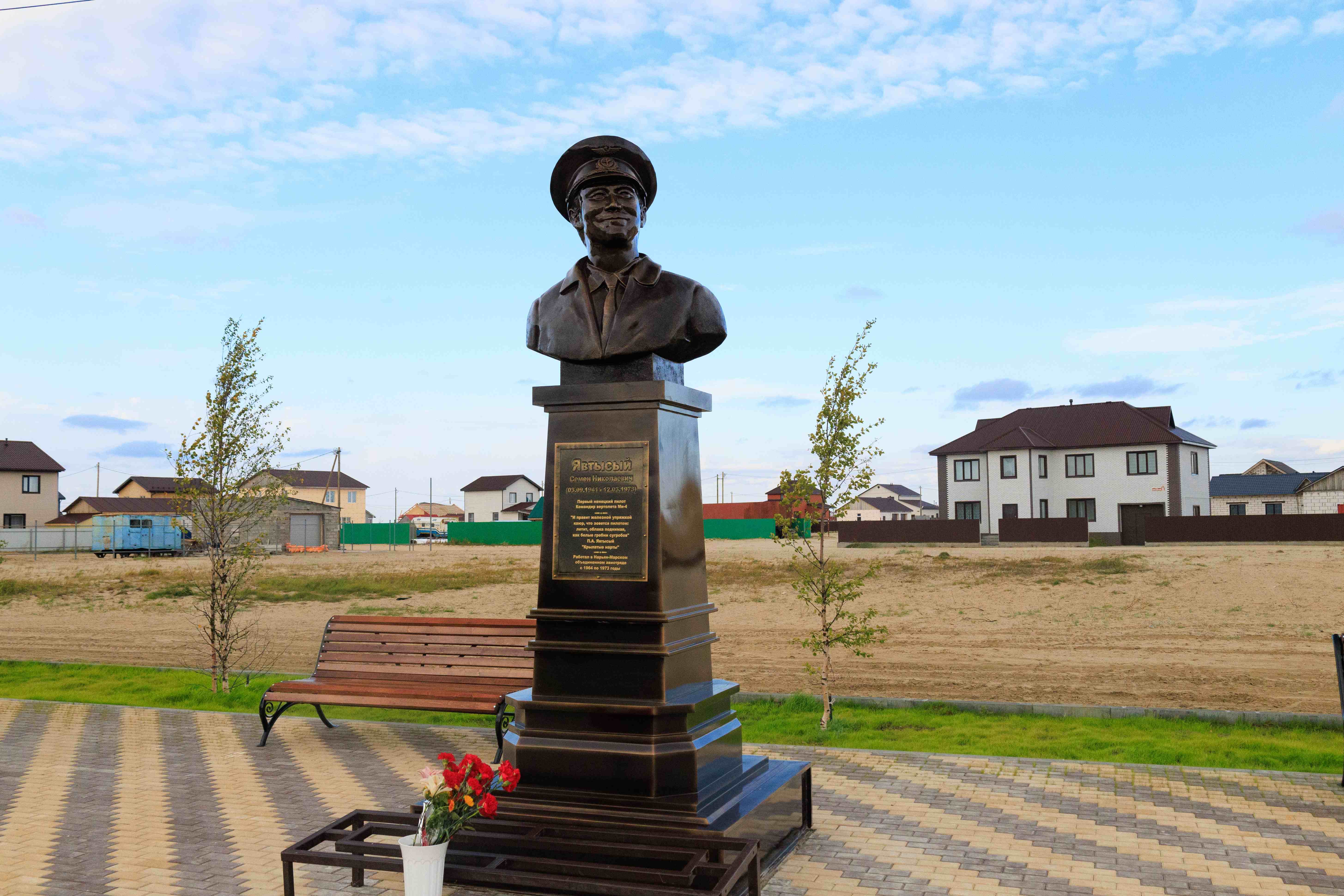памятник Семен Николаевич Явтысый Нарьян мар памятник Семен Николаевич Явтысый Нарьян-Мар