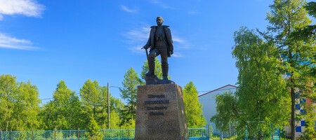 Памятник «Первым геологам крайнего севера»