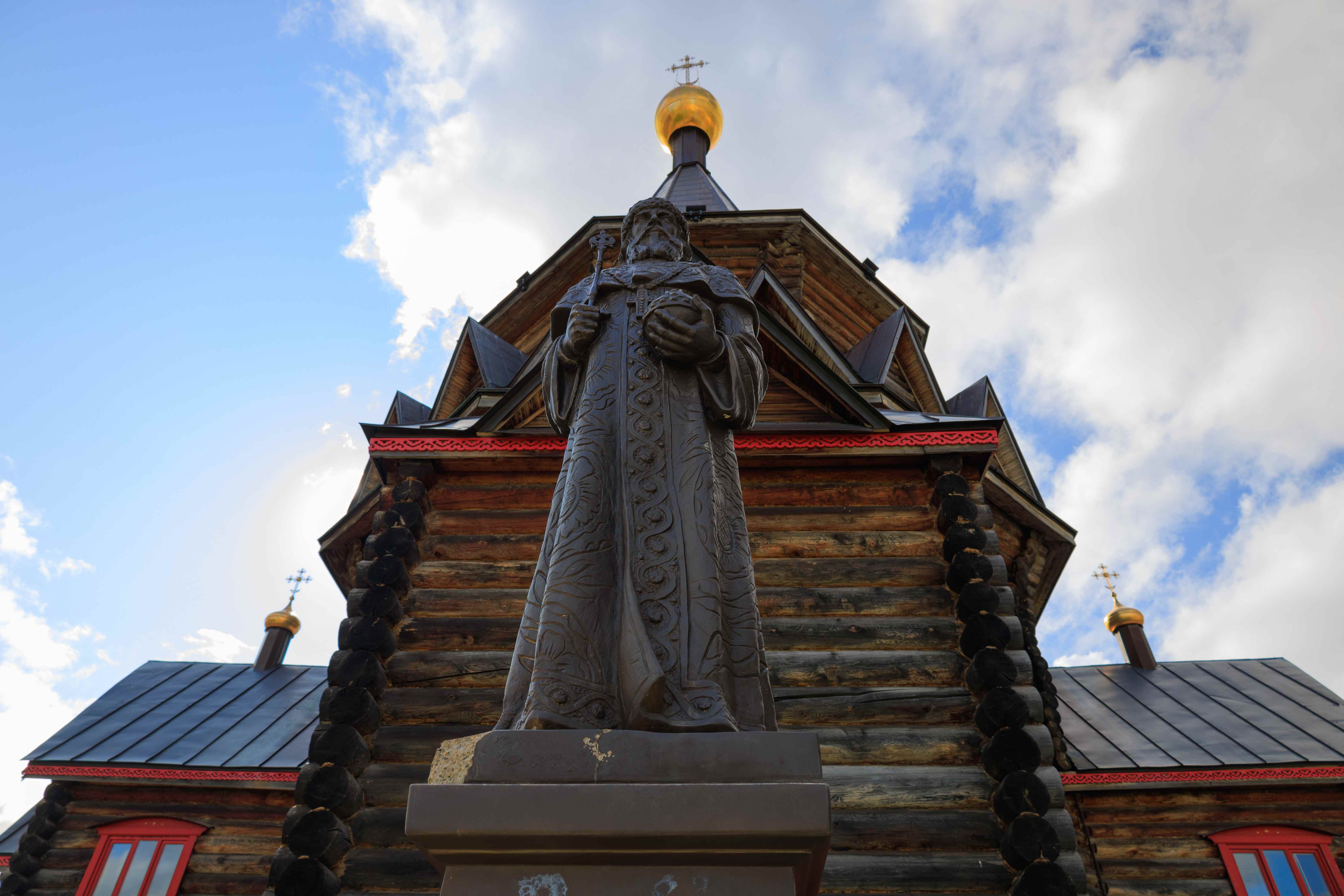 Памятник ИВану третьему Богоявленский собор город нарьян мар